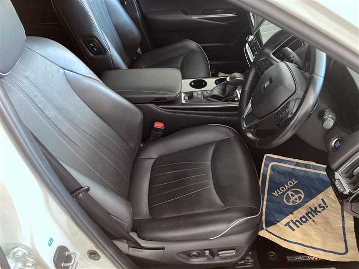 2018 Toyota Crown 3BA-ARS220 (UW-69ad002b3a9ef)[9]