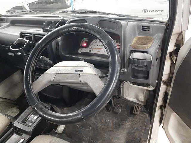 1997 Mitsubishi Minicab Truck U42T (UW-6944b8cc73ec3)[4]