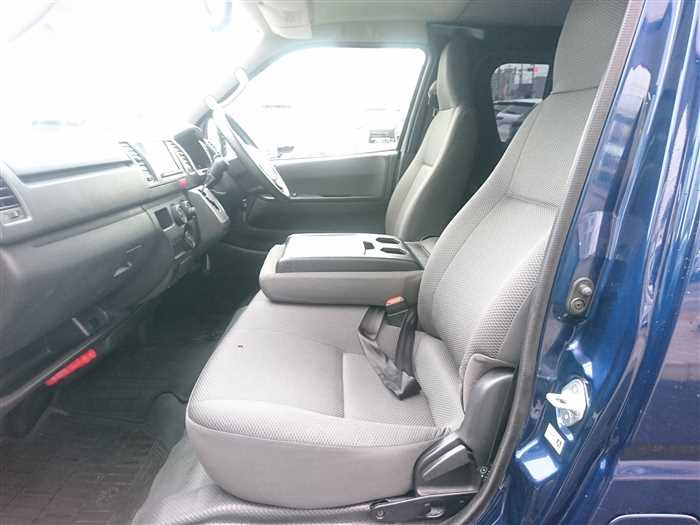 2020 Toyota Hiace Van TRH200V (UW-695e10fd6c050)[11]