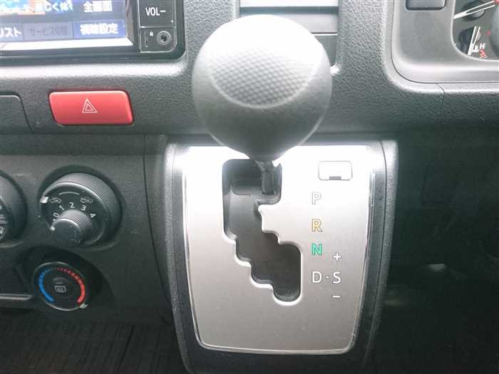 2020 Toyota Hiace Van TRH200V (UW-695e10fd6c050)[21]