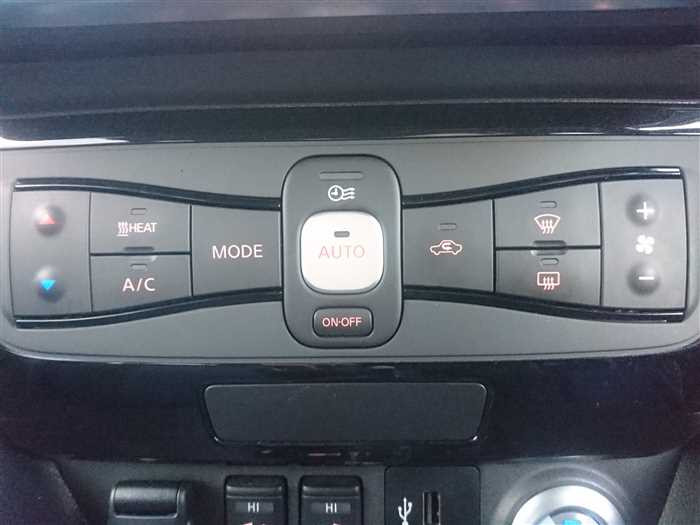 2019 Nissan Leaf ZE1 (UW-695e110018c16)[19]