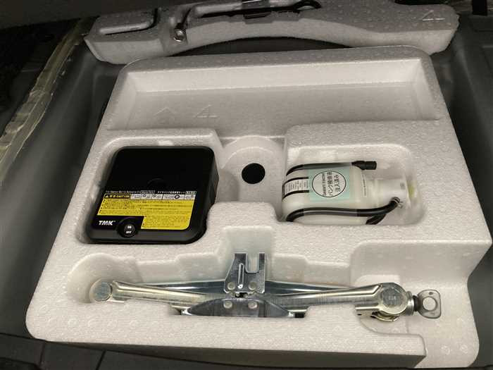 2020 Toyota Corolla Axio DBA-NZE164 (UW-695e1100abbdb)[11]