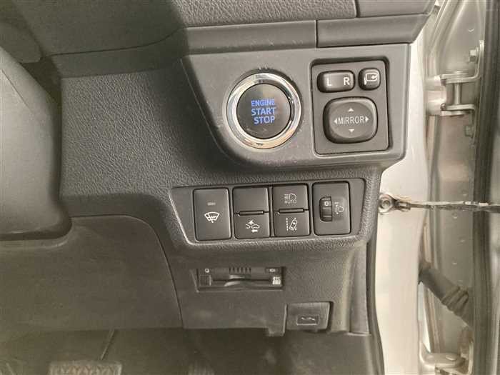 2020 Toyota Corolla Axio DBA-NZE164 (UW-695e1100abbdb)[17]