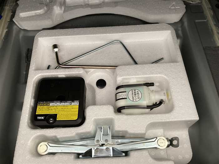 2020 Toyota Corolla Axio DBA-NZE164 (UW-695e1100be544)[12]