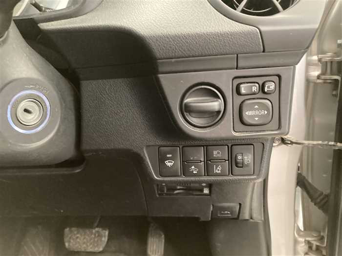 2019 Toyota Corolla Axio DBA-NZE164 (UW-695e11011ed6f)[17]