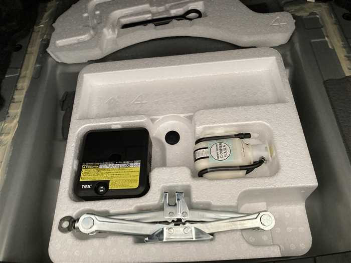 2019 Toyota Corolla Axio DBA-NZE164 (UW-695e11018f6b1)[12]