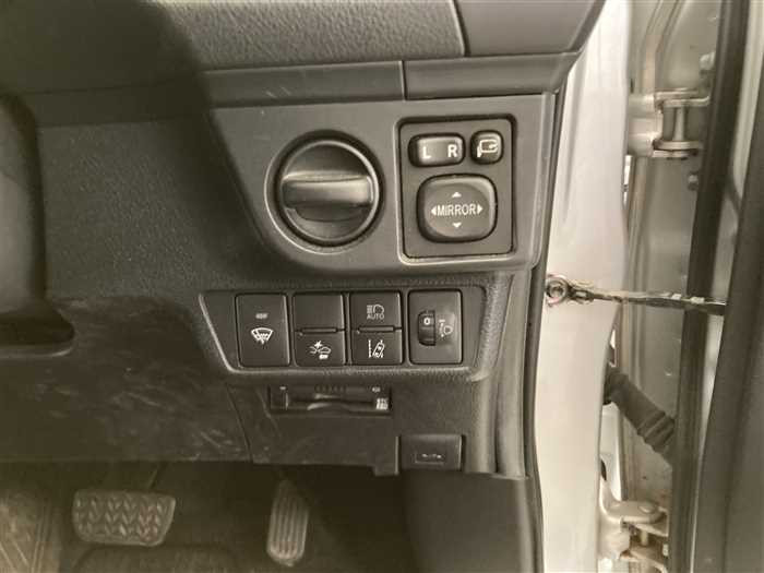 2019 Toyota Corolla Axio DBA-NZE164 (UW-695e11018f6b1)[17]