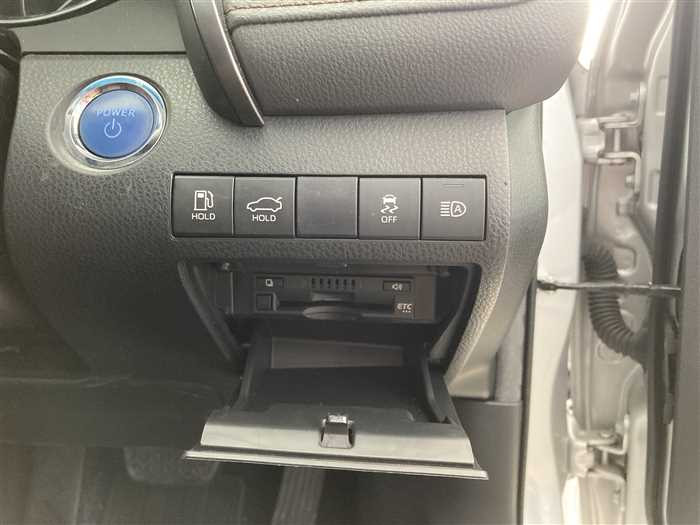 2020 Toyota Camry Hybrid 6AA-AXVH70 (UW-695e110723ab7)[17]