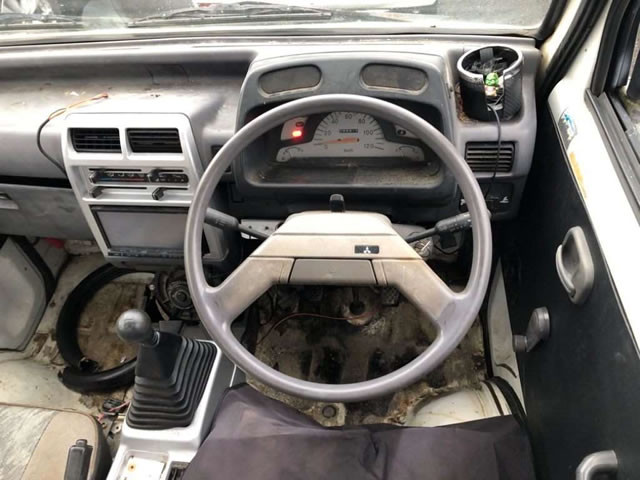 1995 Mitsubishi Minicab Truck U42T (UW-694e4b0a987a2)[4]