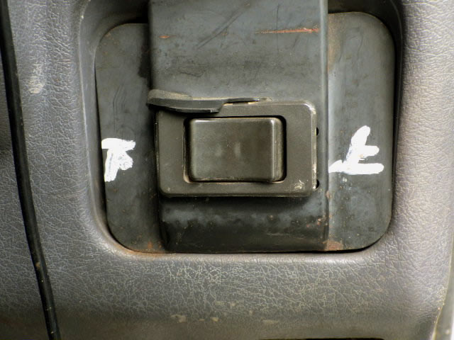 1995 Mitsubishi Minicab Truck U42T (UW-69bb6426cb902)[17]