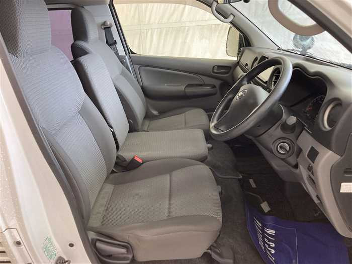 2020 Nissan NV350 Caravan CBF-VR2E26 (UW-69ad000118f0b)[9]