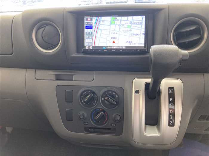 2020 Nissan NV350 Caravan CBF-VR2E26 (UW-69ad000118f0b)[18]