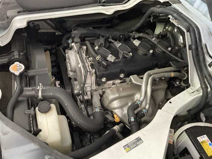 2020 Nissan NV350 Caravan CBF-VR2E26 (UW-69ad000118f0b)[25]