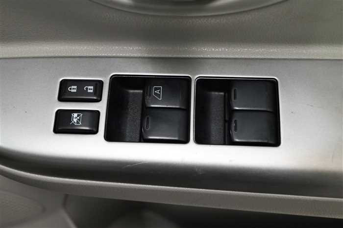 2017 Nissan March DBA-K13 (UW-69ad00012a045)[14]