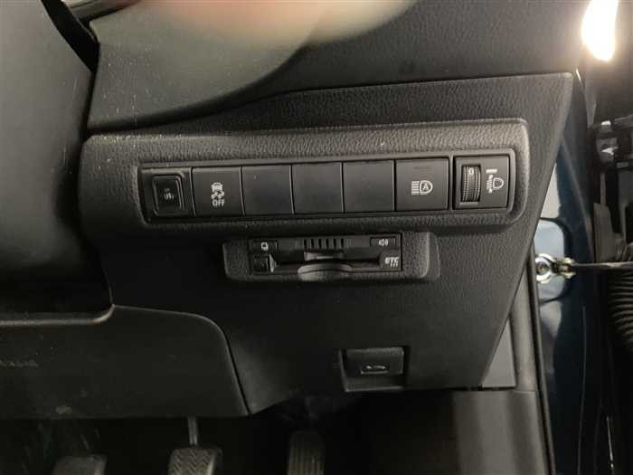 2019 Toyota Corolla Sports 3BA-NRE210H (UW-695e10e96061f)[17]