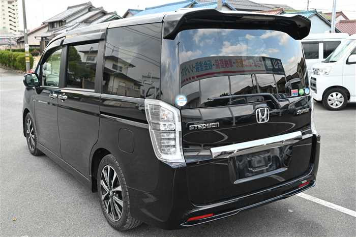 2012 Honda Step WGN DBA-RK5 (UW-69a69414556c2)[3]