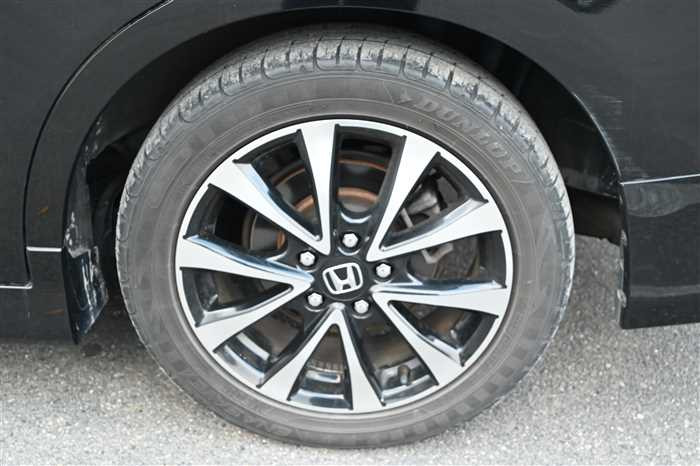 2012 Honda Step WGN DBA-RK5 (UW-69a69414556c2)[11]