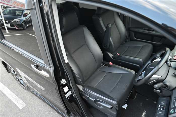 2012 Honda Step WGN DBA-RK5 (UW-69a69414556c2)[12]