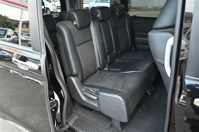 2012 Honda Step WGN DBA-RK5 (UW-69a69414556c2)[15]