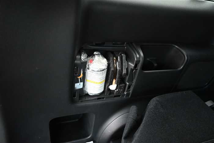 2012 Honda Step WGN DBA-RK5 (UW-69a69414556c2)[18]