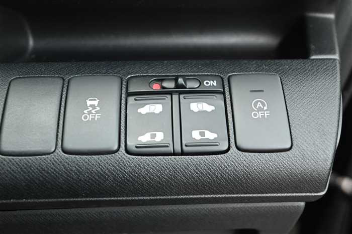 2012 Honda Step WGN DBA-RK5 (UW-69a69414556c2)[22]