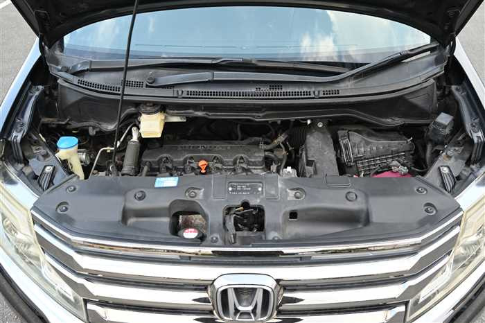 2012 Honda Step WGN DBA-RK5 (UW-69a69414556c2)[28]