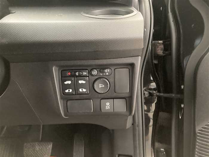 2015 Honda Freed Spike DAA-GP3 (UW-69a694148cc82)[16]