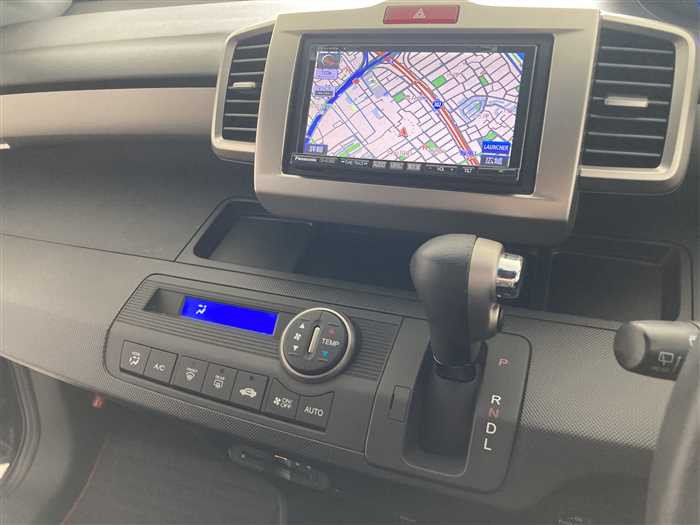 2015 Honda Freed Spike DAA-GP3 (UW-69a694148cc82)[17]