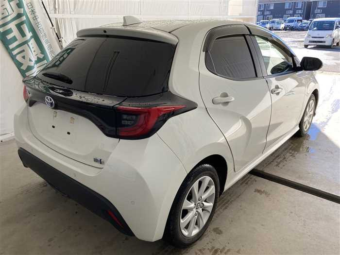 2020 Toyota Yaris 6AA-MXPH10 (UW-69ad0002b9186)[1]