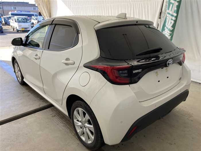 2020 Toyota Yaris 6AA-MXPH10 (UW-69ad0002b9186)[3]