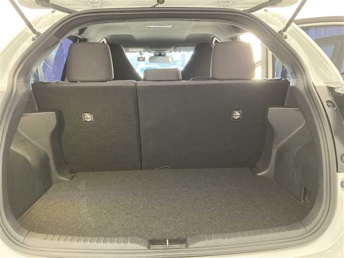 2020 Toyota Yaris 6AA-MXPH10 (UW-69ad0002b9186)[11]