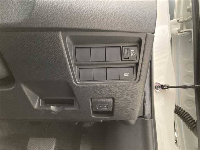 2020 Toyota Yaris 6AA-MXPH10 (UW-69ad0002b9186)[17]