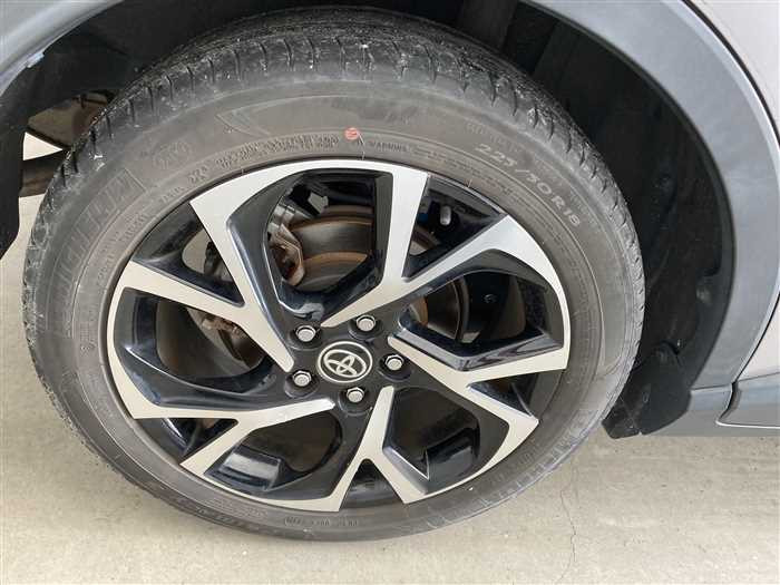 2019 Toyota C-HR 6AA-ZYX11 (UW-69771e4d39631)[8]