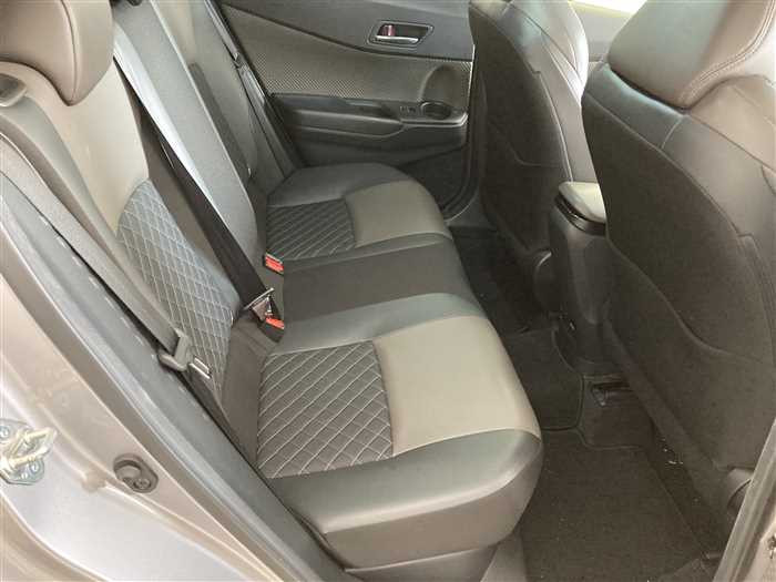 2019 Toyota C-HR 6AA-ZYX11 (UW-69771e4d39631)[10]