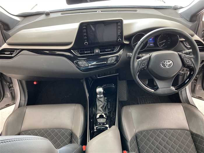 2019 Toyota C-HR 6AA-ZYX11 (UW-69771e4d39631)[15]