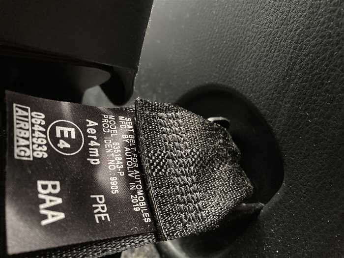 2019 Toyota C-HR 6AA-ZYX11 (UW-69771e4d39631)[25]