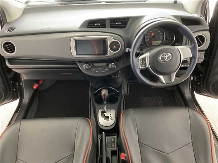 2013 Toyota Vitz DBA-NCP131 (UW-69ad00176aa77)[15]