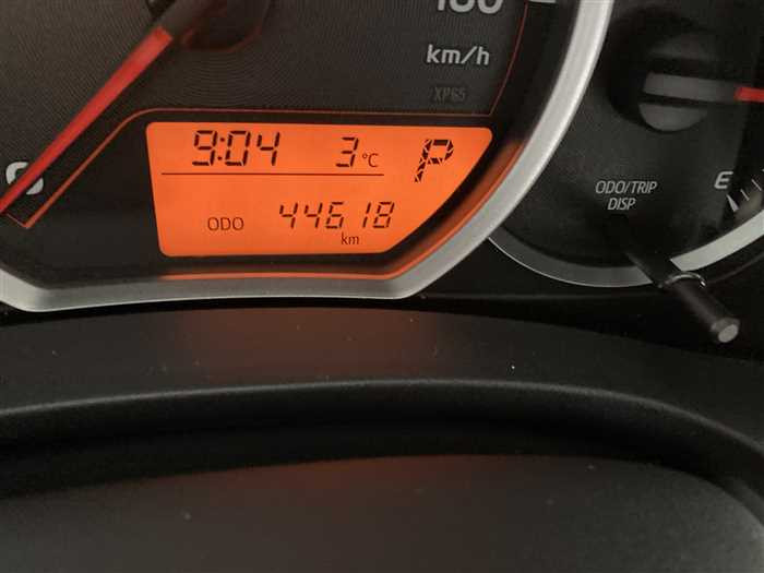 2013 Toyota Vitz DBA-NCP131 (UW-69ad00176aa77)[24]