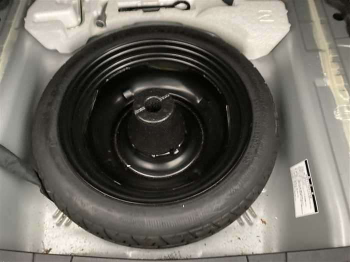 2012 Toyota Corolla Axio DBA-NZE161 (UW-69ad0017714ff)[12]