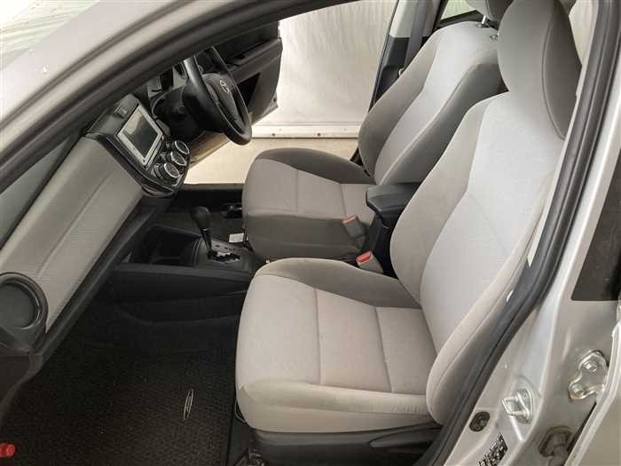 2012 Toyota Corolla Axio DBA-NZE161 (UW-69ad0017714ff)[14]