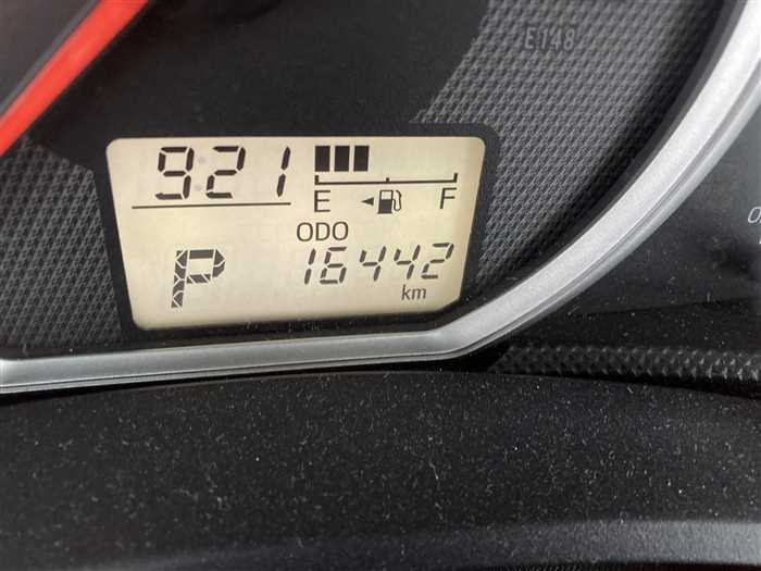 2012 Toyota Corolla Axio DBA-NZE161 (UW-69ad0017714ff)[22]