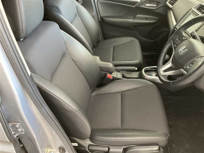 2018 Honda Fit DBA-GK5 (UW-695e10fa7e8d1)[9]