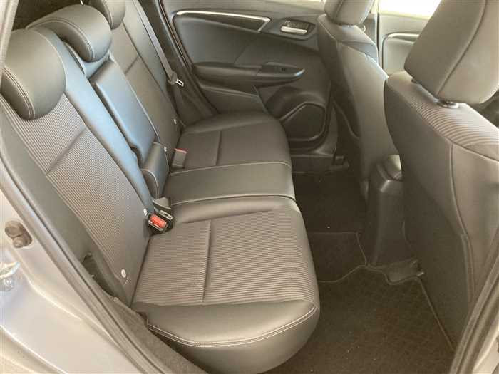 2018 Honda Fit DBA-GK5 (UW-695e10fa7e8d1)[10]