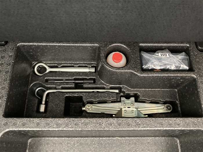 2018 Honda Fit DBA-GK5 (UW-695e10fa7e8d1)[12]