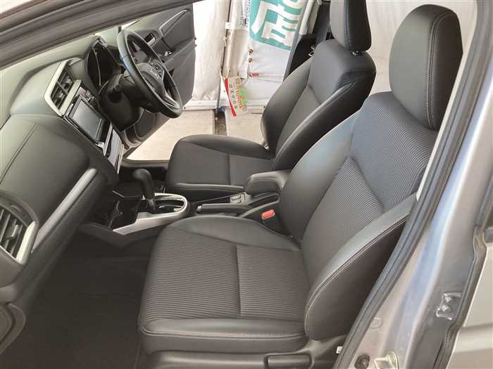 2018 Honda Fit DBA-GK5 (UW-695e10fa7e8d1)[14]