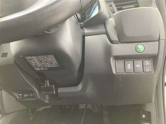 2018 Honda Fit DBA-GK5 (UW-695e10fa7e8d1)[17]