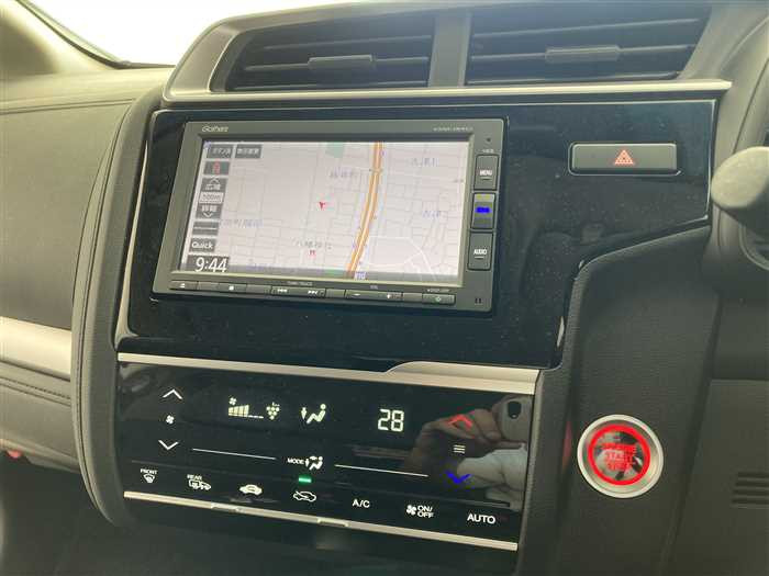 2018 Honda Fit DBA-GK5 (UW-695e10fa7e8d1)[18]