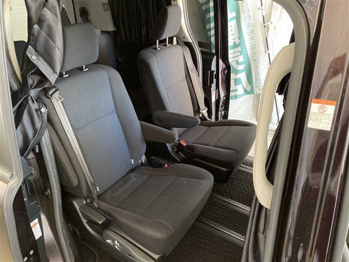 2020 Toyota Noah 3BA-ZRR80G (UW-695e10fb42f0f)[11]