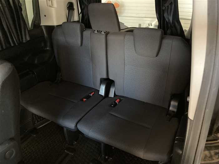 2020 Toyota Noah 3BA-ZRR80G (UW-695e10fb42f0f)[14]