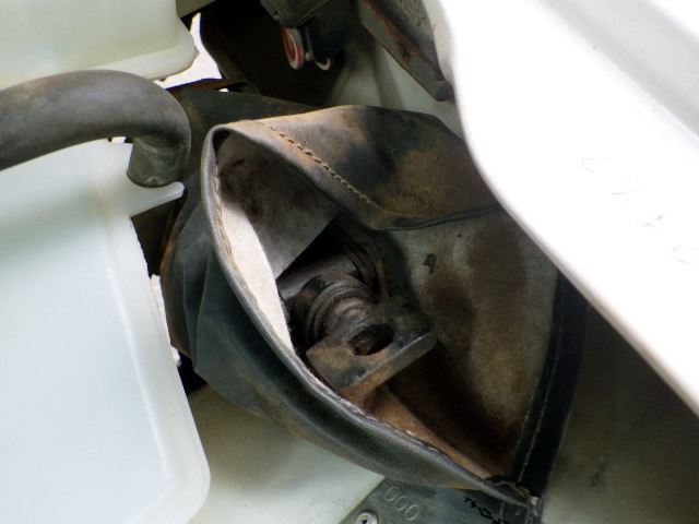 1999 Mitsubishi Minicab Truck U42T (UW-697888ba13774)[20]